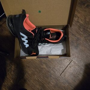 Athletic shoes